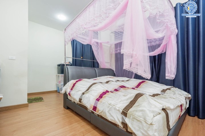 *****ทาวน์เฮ้าส์มือสองย่านนนทบุรี ม.โกลเด้นทาวน์2 ปิ่นเกล้า-จรัญสนิทวงศ์ หลังมุม! เนื้อที่กว้างขวางถึงเกือบ 29 ตร.ว. ฟังก์ชันจัดเต็ม 4 ห้องนอน 3 ห้องน้ำ 2 ที่จอดรถ บ้านสวยพร้อมอยู่ ใกล้รถไฟฟ้าสายสีแดง "สถานีบางบำหรุ" และทางด่วน "ศรีรัช-วงแหวนรอบนอก" จองเลย!